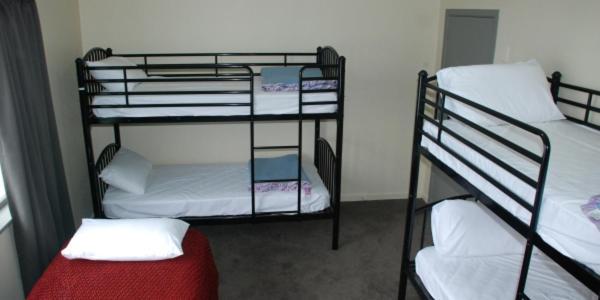 Kiwi Airport Backpackers Hostel Auckland Bagian luar foto