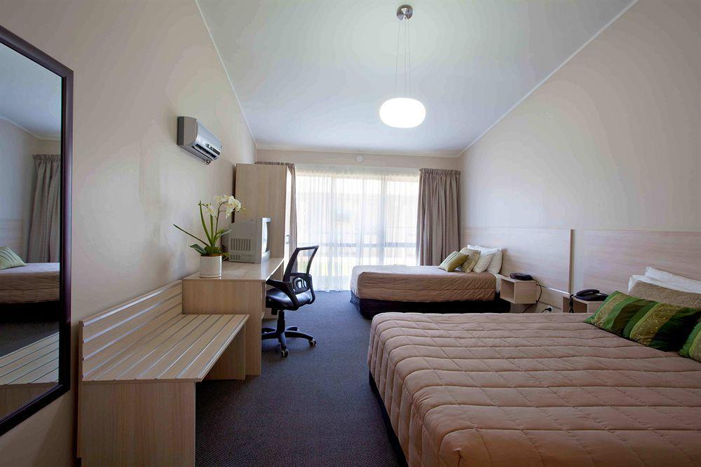 Kiwi Airport Backpackers Hostel Auckland Bagian luar foto