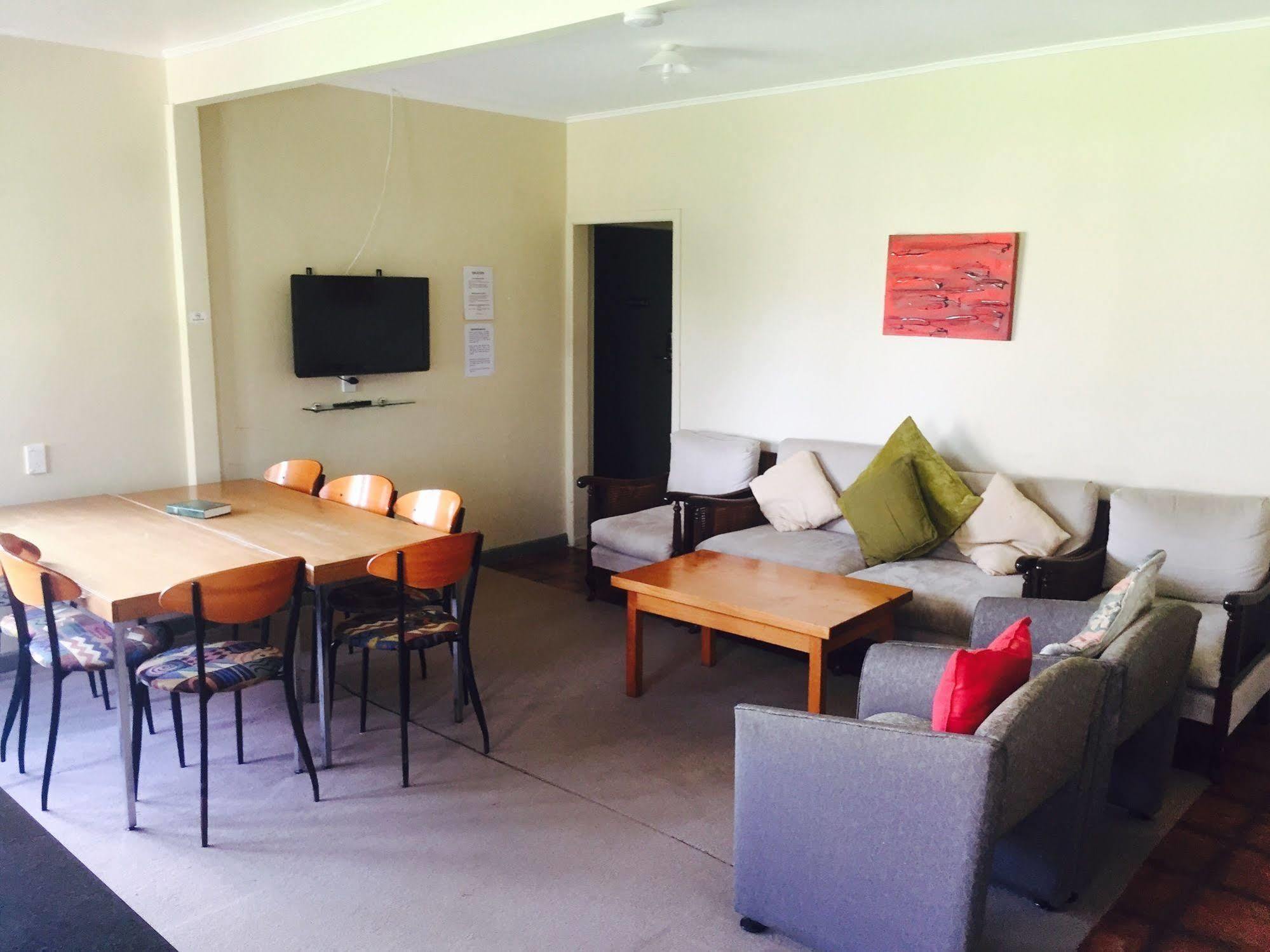 Kiwi Airport Backpackers Hostel Auckland Bagian luar foto